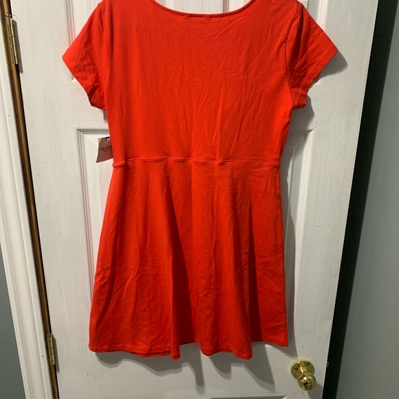 New woman’s red dress - Picture 2 of 7